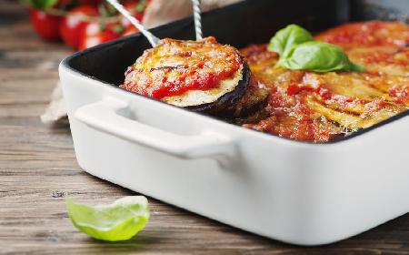 Bakłażan zapiekany w pomidorach i mozzarelli z menu beszamel