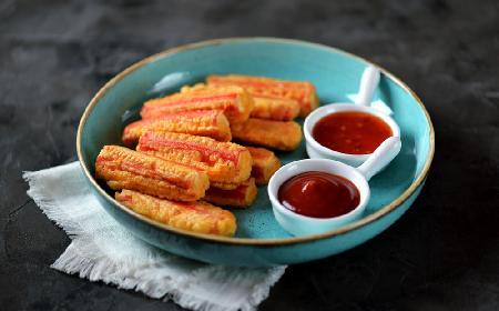 Smażone paluszki krabowe surimi: najlepsza przekąska imprezowa