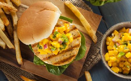 Burgery z salsą z mango - PRZEPIS NA BURGERY Z GRILLA