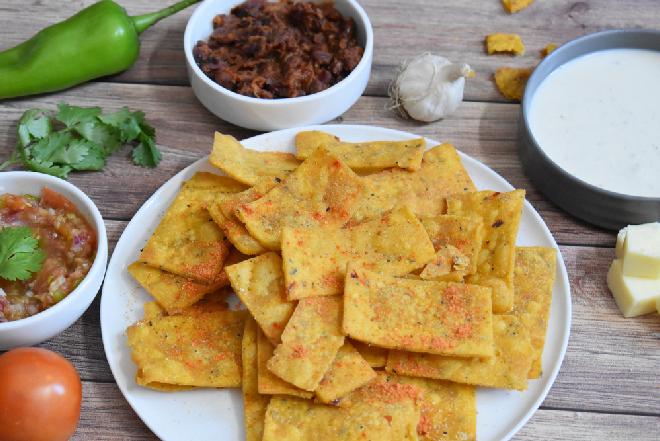 Domowe czipsy kukurydziane z serem - jak samodzielnie zrobić nachos?