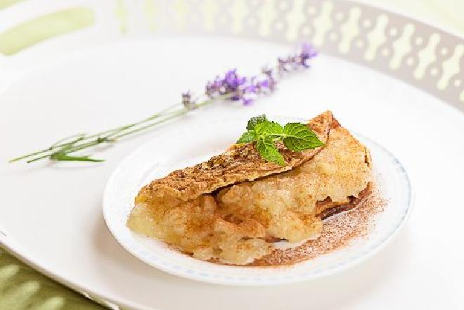 Omlet z jabłkami i cynamonem